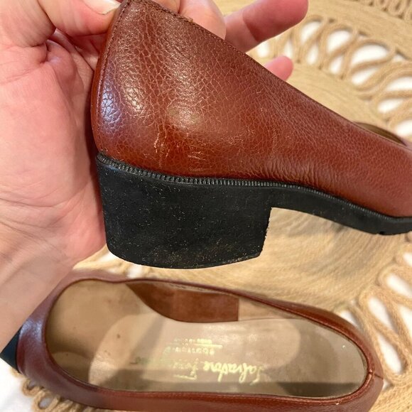 Salvatore Ferragamo Vintage Larix Tan Black Pebble Leather Cap Toe Heels Size 5B - Picture 8 of 14